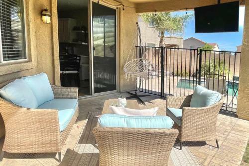 Canyon Trails Goodyear Home With Covered Patio