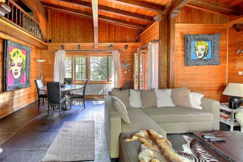 Chalet 930: Authenticit� Au Centre Du Village