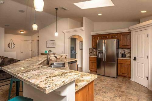 Hot Tub . Spacious . Pets . Central . Boat Parking
