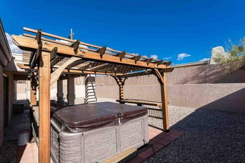 Hot Tub . Spacious . Pets . Central . Boat Parking