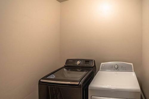 Hot Tub . Spacious . Pets . Central . Boat Parking