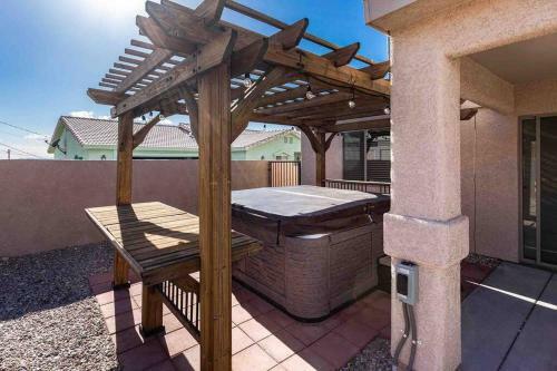 Hot Tub . Spacious . Pets . Central . Boat Parking