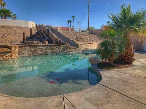 Ultimate Backyard-pool/spa. Slide. Lakeview. Ball
