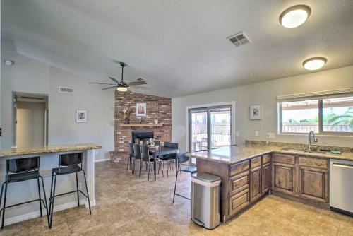 Modern Mesa Oasis With Gas Grill And Fire Pit!
