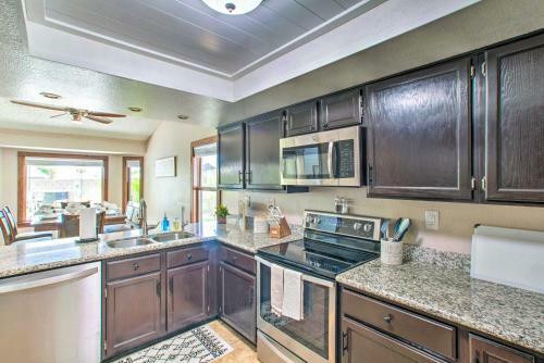 Bright Az Oasis With Fire Pit, Yard And Grill!
