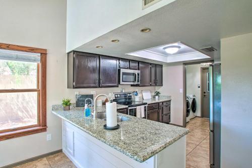 Bright Az Oasis With Fire Pit, Yard And Grill!