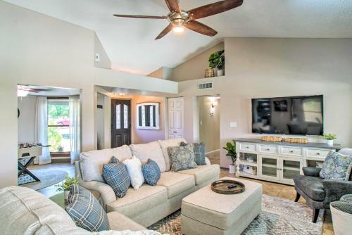 Bright Az Oasis With Fire Pit, Yard And Grill!