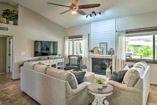 Bright Az Oasis With Fire Pit, Yard And Grill!