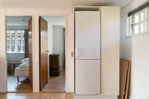 Sommerhus T�t Ved Vib�k Strand Og Ebeltoft.