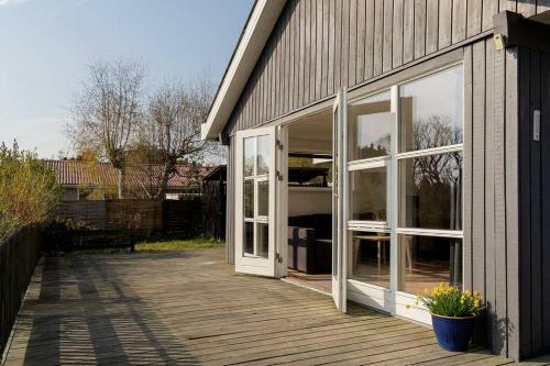 Sommerhus T�t Ved Vib�k Strand Og Ebeltoft.