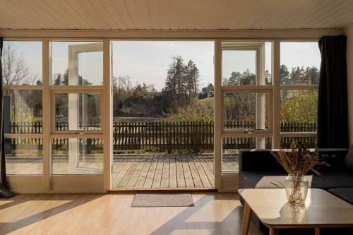 Sommerhus T�t Ved Vib�k Strand Og Ebeltoft.