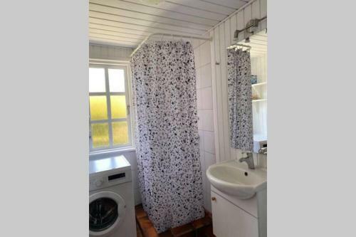 Sommerhus T�t Ved Vib�k Strand Og Ebeltoft.