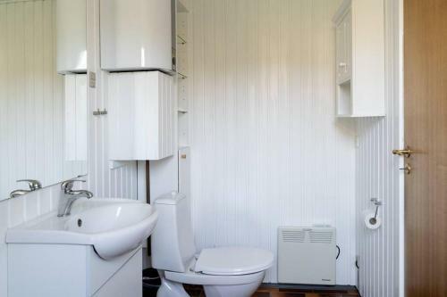 Sommerhus T�t Ved Vib�k Strand Og Ebeltoft.