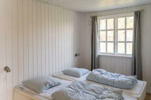 Sommerhus T�t Ved Vib�k Strand Og Ebeltoft.