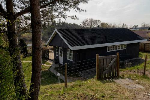 Sommerhus T�t Ved Vib�k Strand Og Ebeltoft.