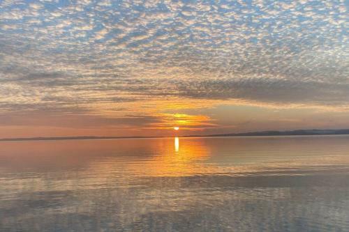 Sommerhus T�t Ved Vib�k Strand Og Ebeltoft.