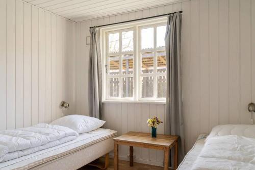 Sommerhus T�t Ved Vib�k Strand Og Ebeltoft.