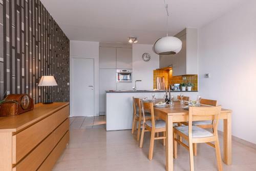 Charming Apartment Near The Beach With Balcony