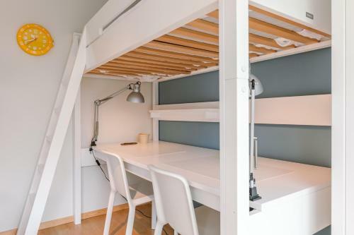 Charming Apartment Near The Beach With Balcony