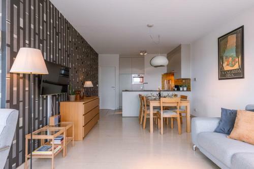 Charming Apartment Near The Beach With Balcony