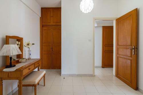 Seashore 3-br Villa In Oroklini