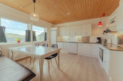 3 Br Apartment / Cozy / Hiking Trails / T�rshavn