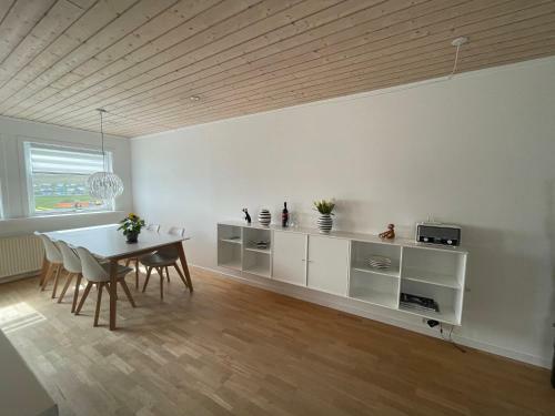 Great Apartment With Sea View & Balcony