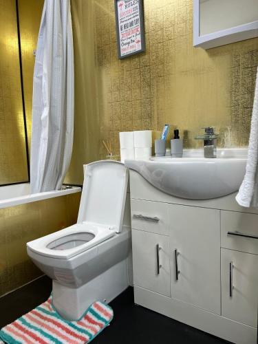 2 Bed West End Apartment.