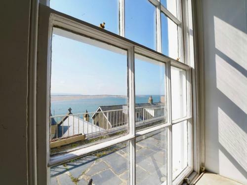 Pass The Keys 3 Bed Terrace With Fantastic Views Over Estuary
