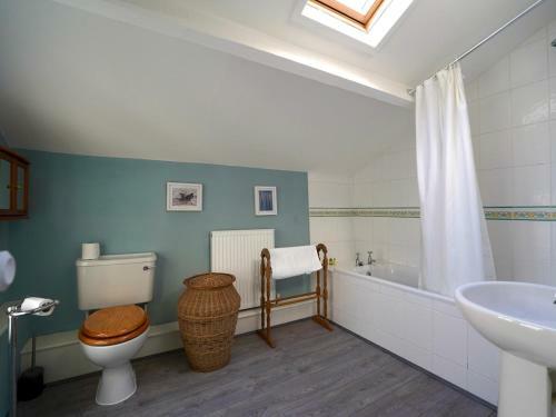 Pass The Keys 3 Bed Terrace With Fantastic Views Over Estuary