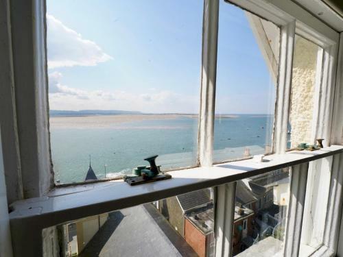 Pass The Keys 3 Bed Terrace With Fantastic Views Over Estuary