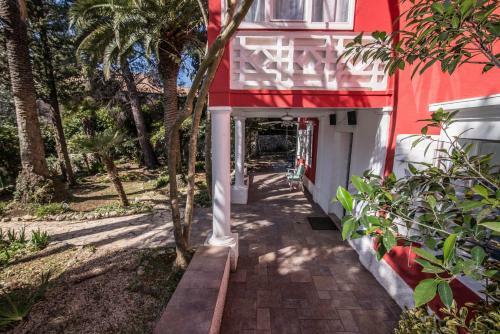Red House Veli Lo?inj