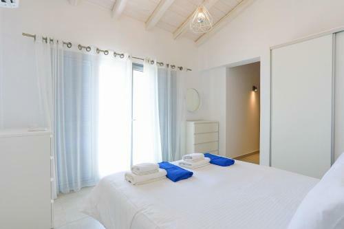 Brand New Villa Loki With Large Infinity Pool Wifi And Sea Views