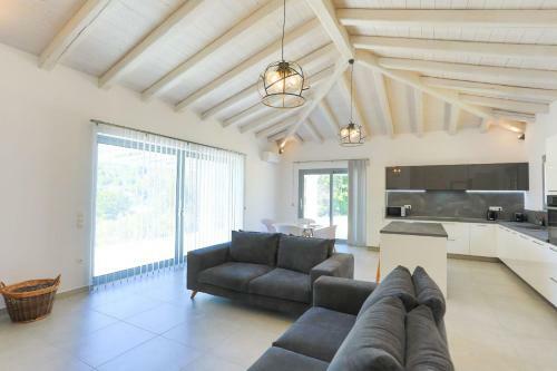 Brand New Villa Loki With Large Infinity Pool Wifi And Sea Views