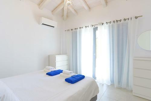 Brand New Villa Loki With Large Infinity Pool Wifi And Sea Views