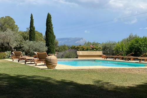 Charming Villa With Swimming Pool - Ideal Holiday