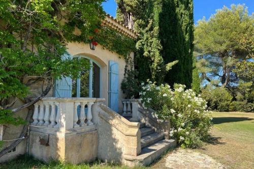 Charming Villa With Swimming Pool - Ideal Holiday