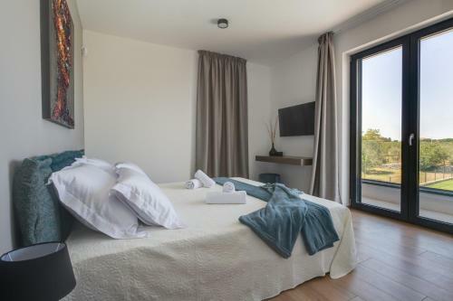 Villa Arestea With Sea View And Wellness
