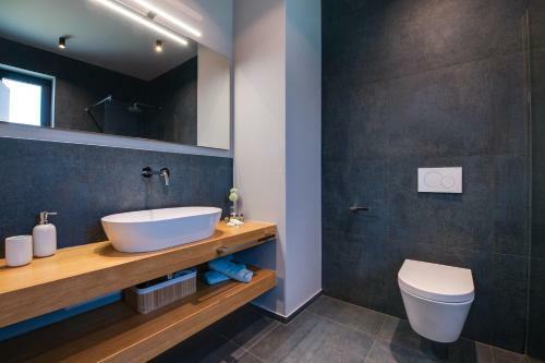Villa Arestea With Sea View And Wellness