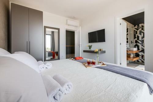 Villa Arestea With Sea View And Wellness