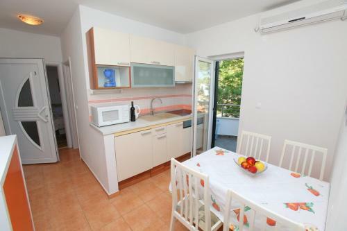 Apartments Jole - 70m From The Sea