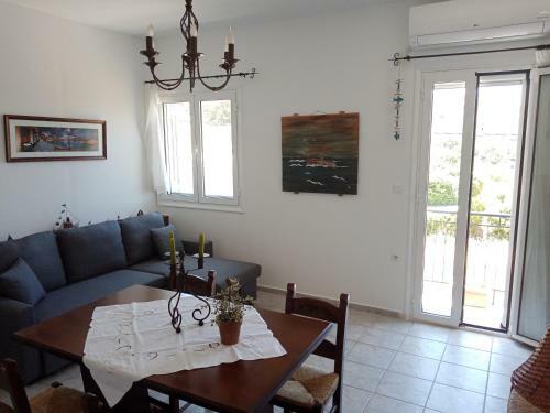 Traditional Art Apartment 3