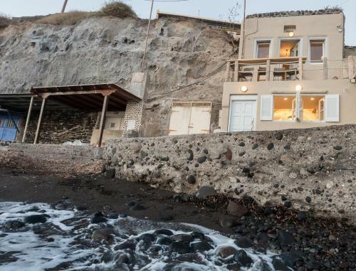 Villa Santorini Beach Cave, Seaside Accommodation, 7 Footsteps To The Sea!