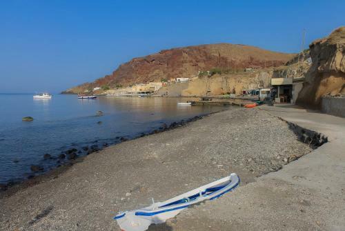 Villa Santorini Beach Cave, Seaside Accommodation, 7 Footsteps To The Sea!