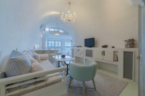 Villa Santorini Beach Cave, Seaside Accommodation, 7 Footsteps To The Sea!