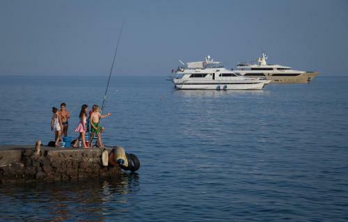 Villa Santorini Beach Cave, Seaside Accommodation, 7 Footsteps To The Sea!