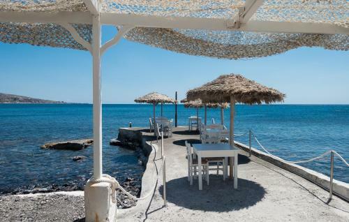 Villa Santorini Beach Cave, Seaside Accommodation, 7 Footsteps To The Sea!