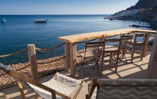 Villa Santorini Beach Cave, Seaside Accommodation, 7 Footsteps To The Sea!