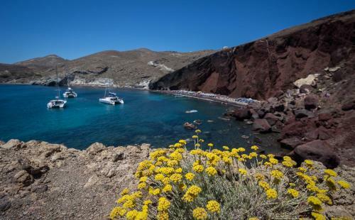 Villa Santorini Beach Cave, Seaside Accommodation, 7 Footsteps To The Sea!