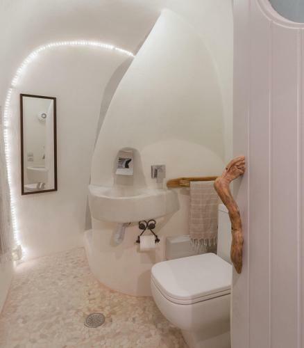 Villa Santorini Beach Cave, Seaside Accommodation, 7 Footsteps To The Sea!